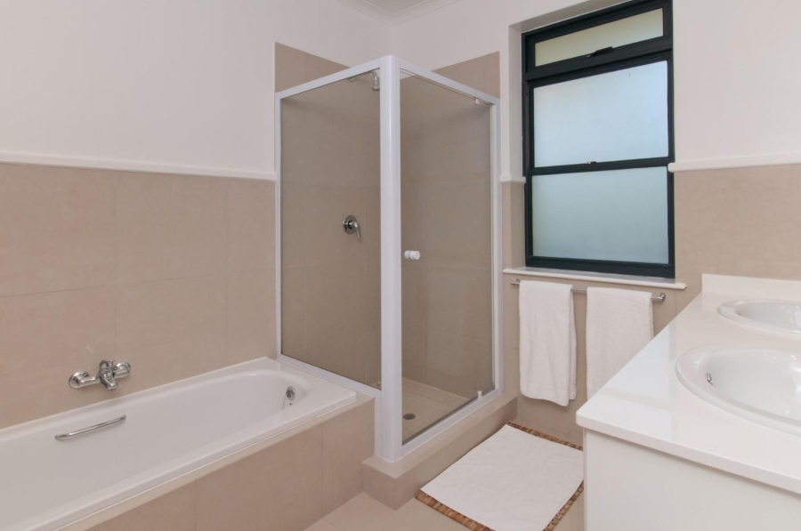 To Let 3 Bedroom Property for Rent in Arabella Western Cape